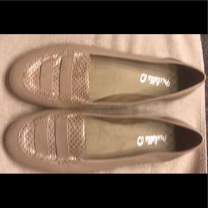PRICE REDUCED -- Michelle D flats